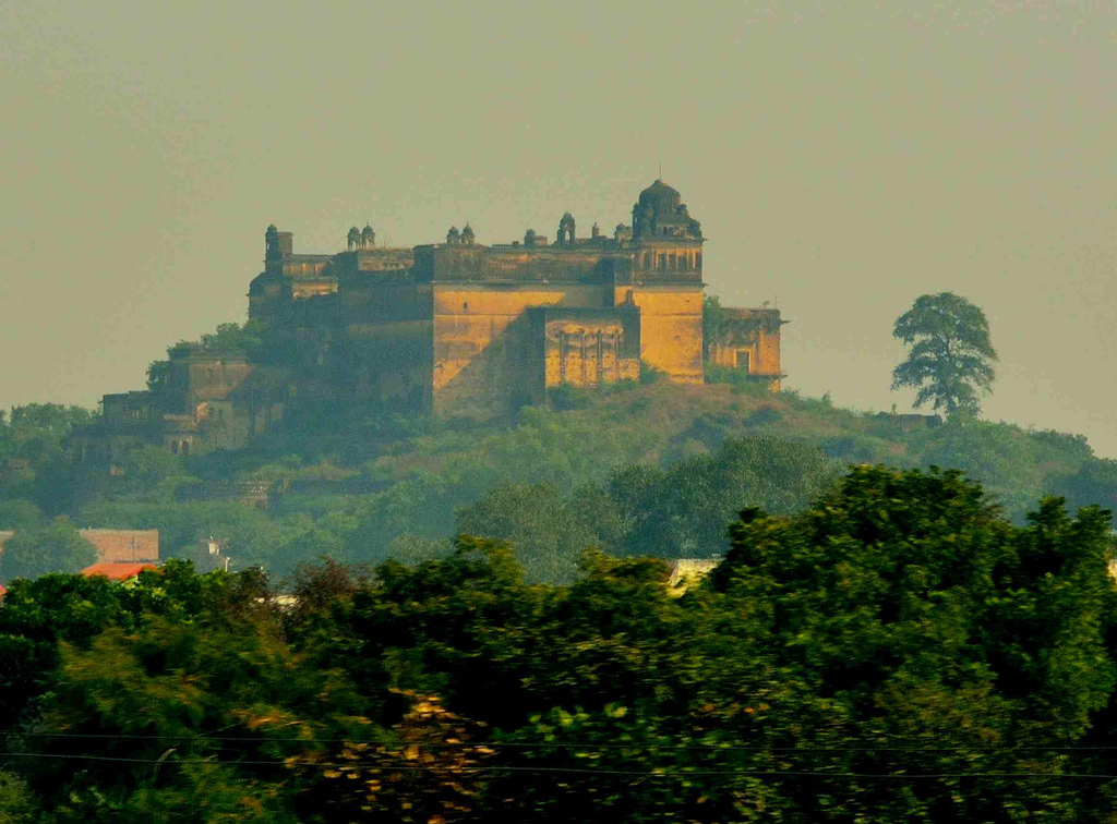 http://www.getbookcab.com/Admin/images/rajgarh.jpg
